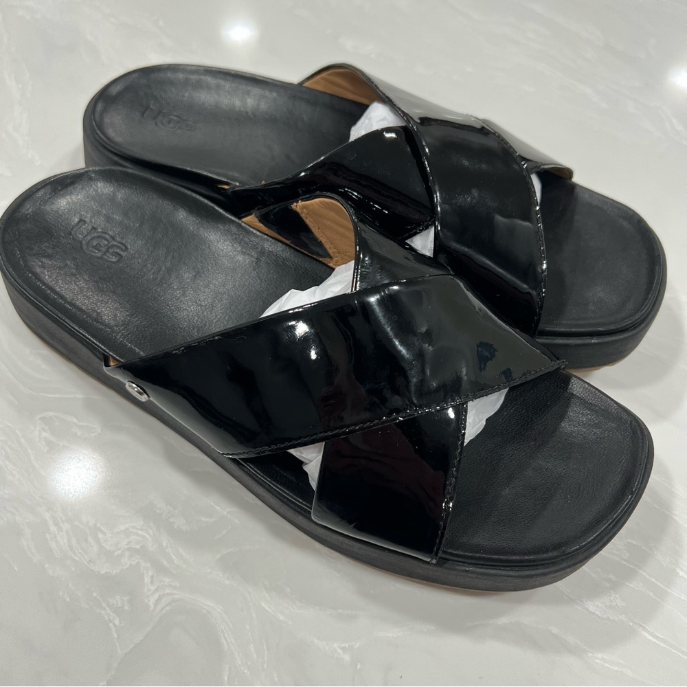 UGG Emily Slide Sandal Womens Sz 7.5 Black Patent Leather Criss Cross Platform